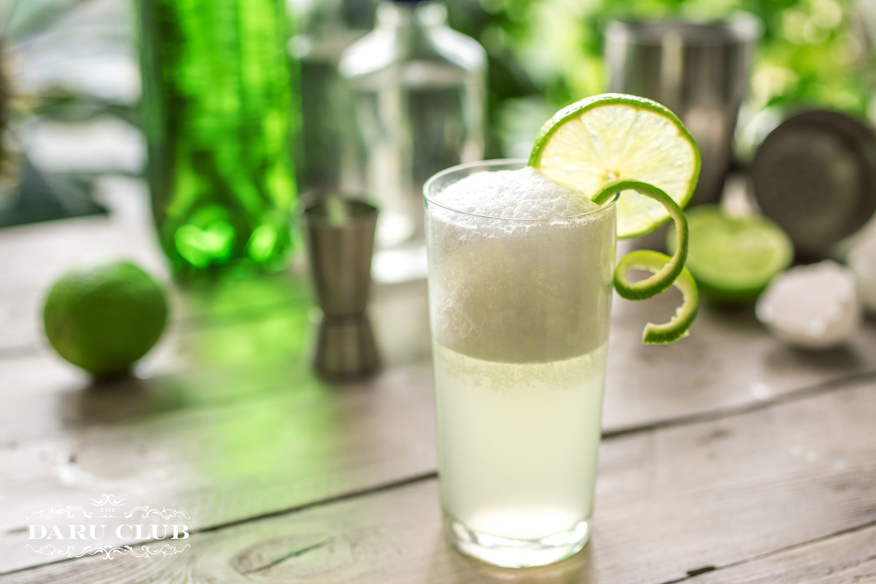 Gin Fizz Cocktail Recipe - get busy with the fizzy
